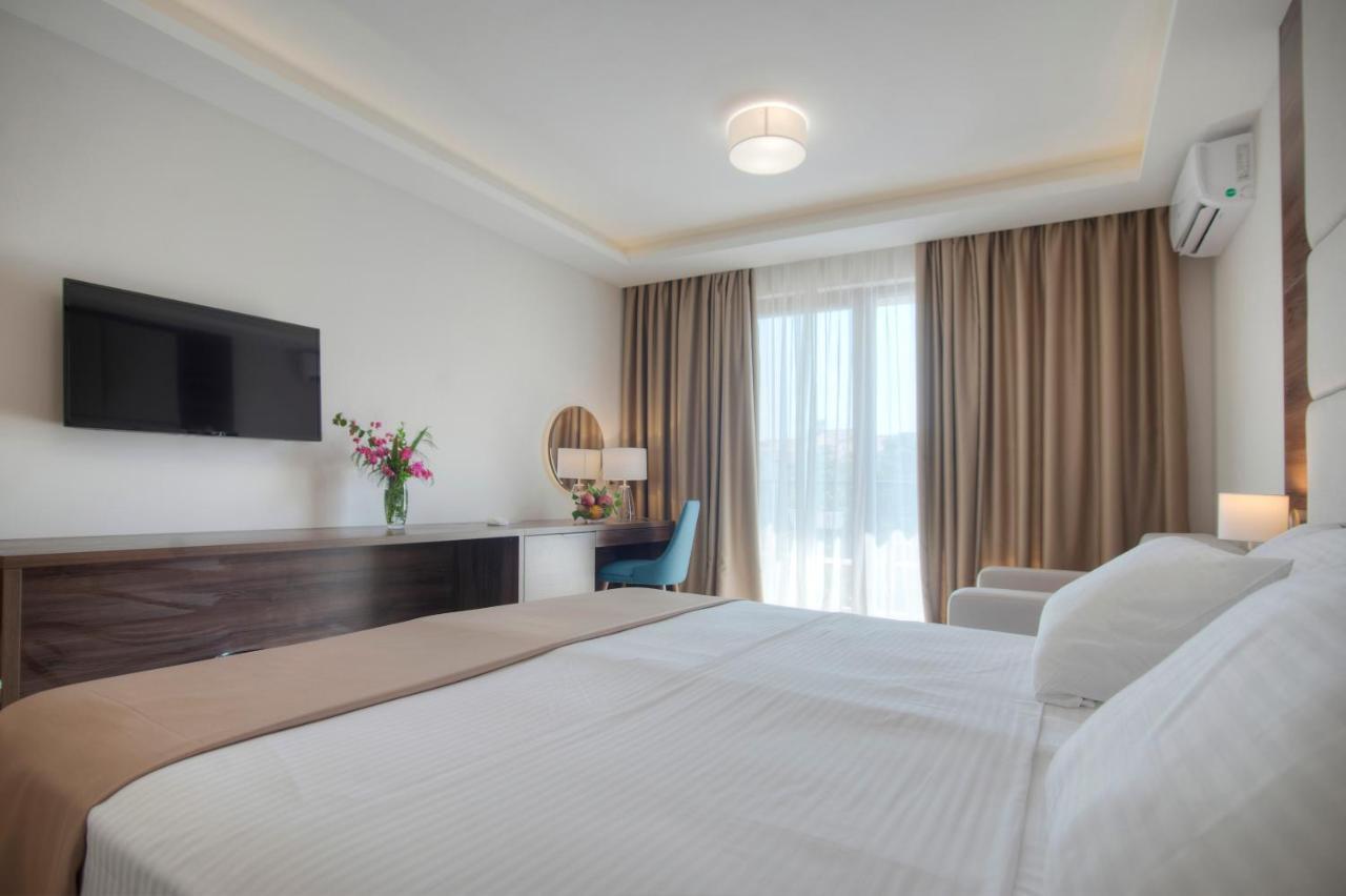 Twelve By Aycon Hotel