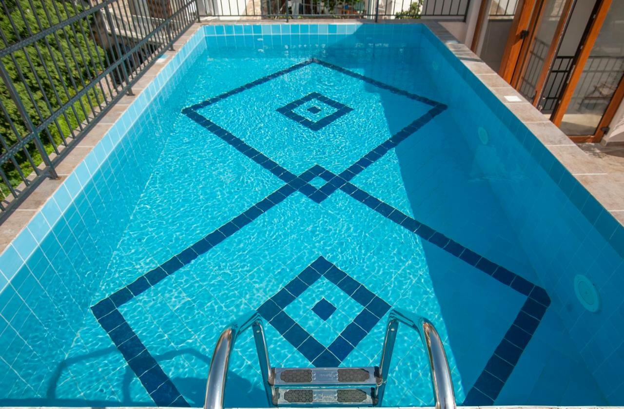 Twelve By Aycon Hotel