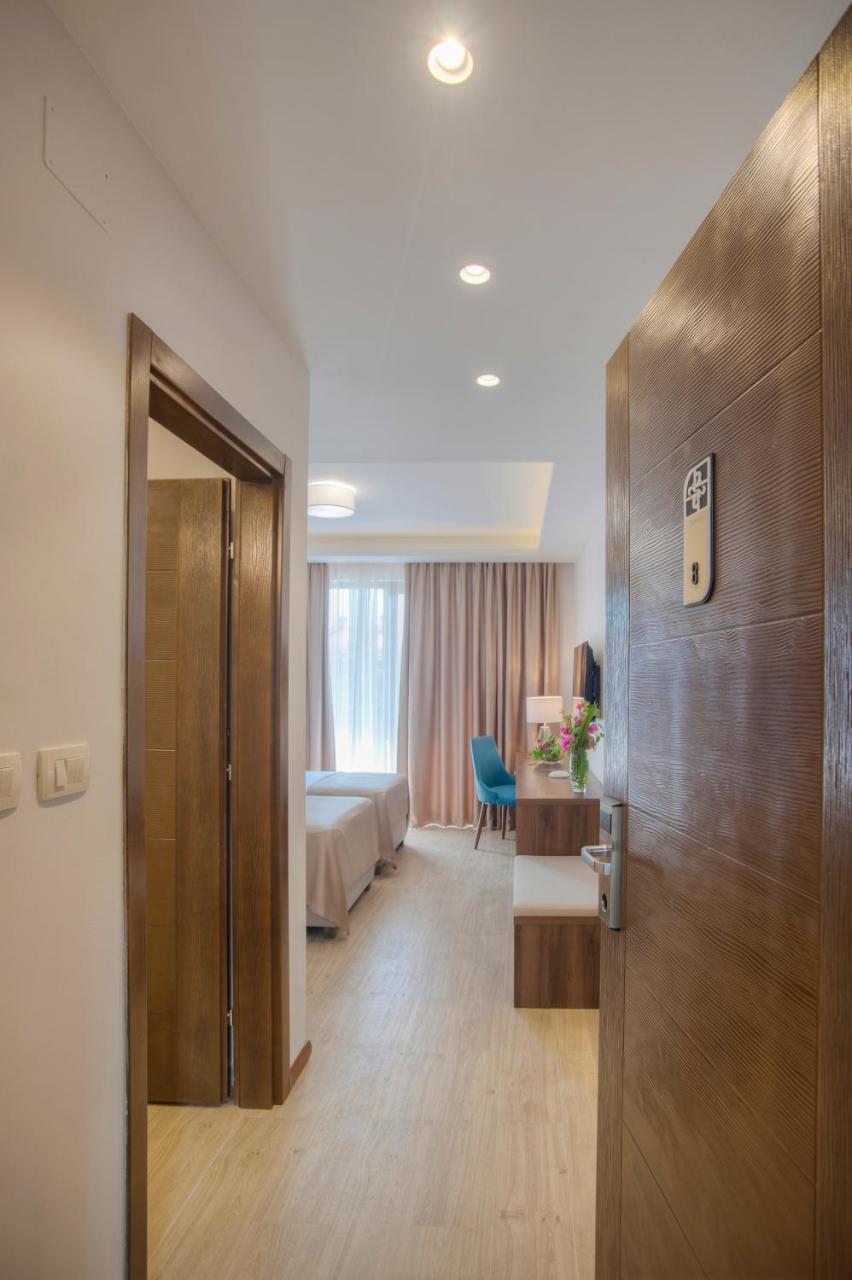 Twelve Hotel 4*