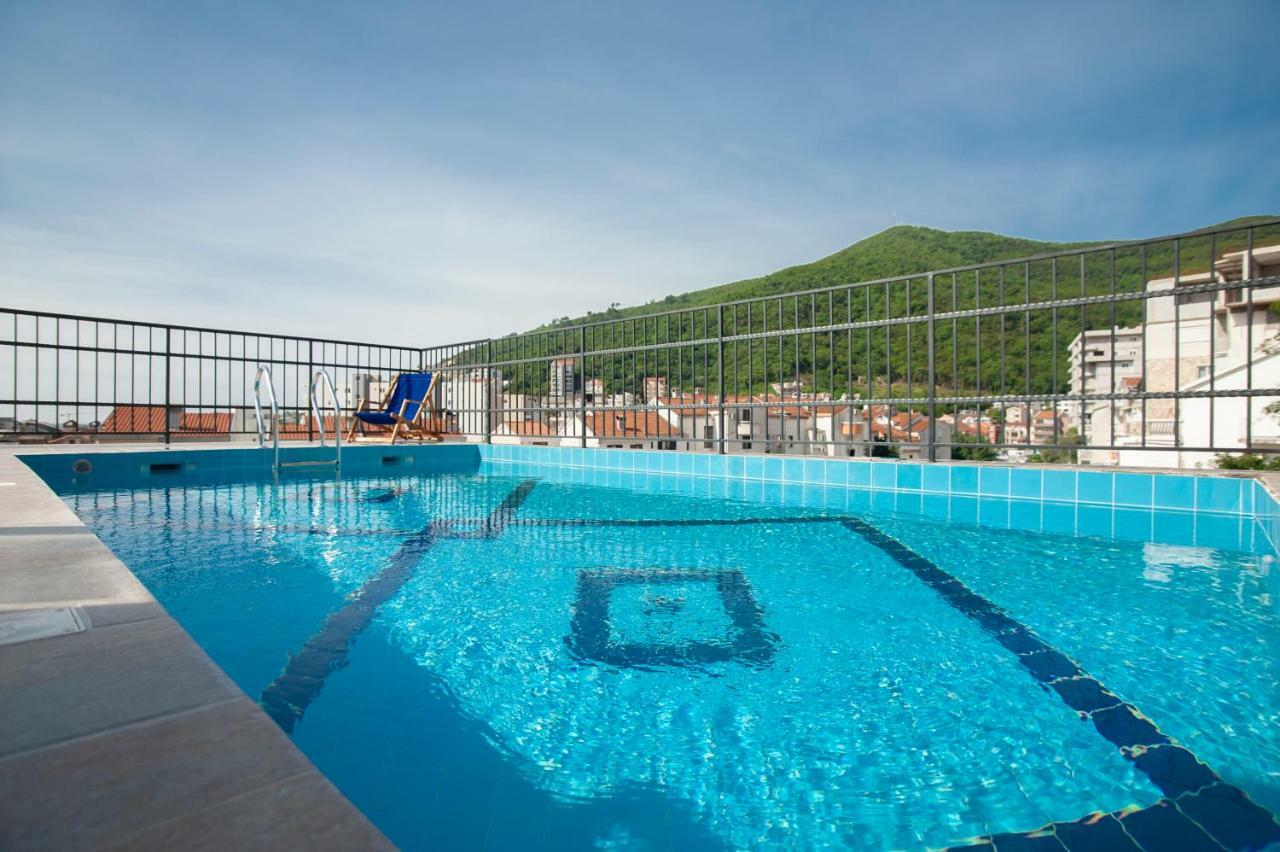 Twelve Hotel